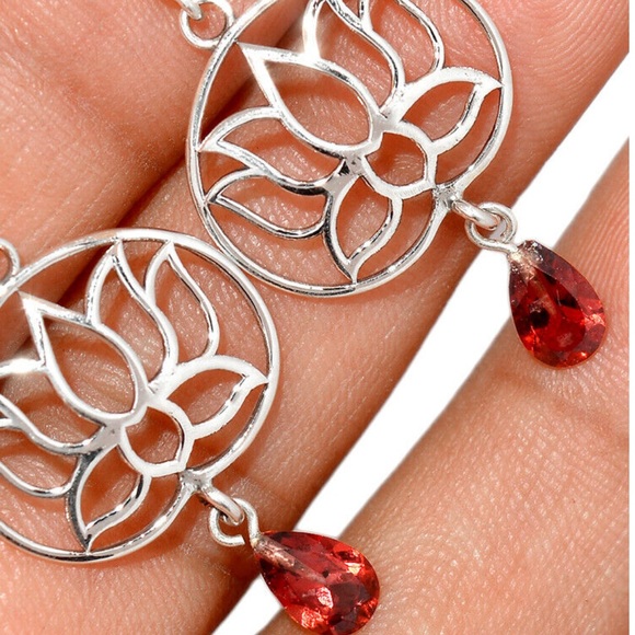 Lotus silver Garnet earrings - Picture 2 of 2